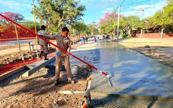 Última etapa del hormigonado en colectora 9 de Julio