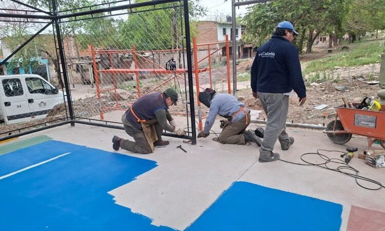 Continúan las mejoras en el polideportivo de barrio Primavera