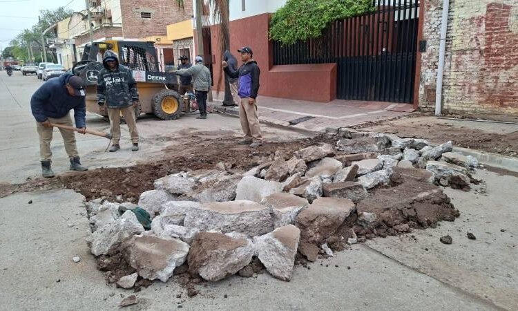 Se avanza con el bacheo y mejora de calles en la ciudad