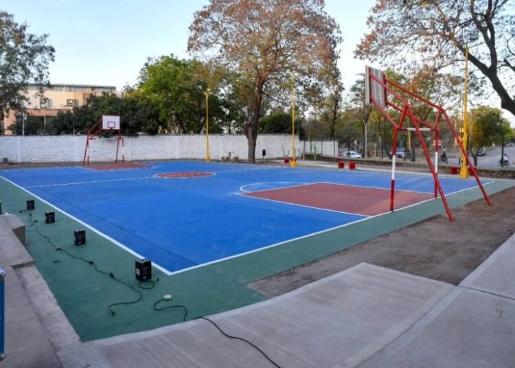Julio Bravo dejó inaugurado el Polideportivo de barrio San José