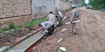 El municipio construye el cordón cuneta sobre calle Rogelia Lozano