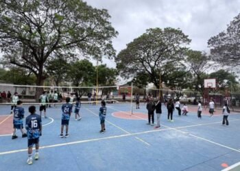 Masiva presencia de niñas y niños en la Liga Municipal de Minivóley