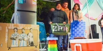San Pedro homenajeó a las madres con una noche de música, sorteos y diversión