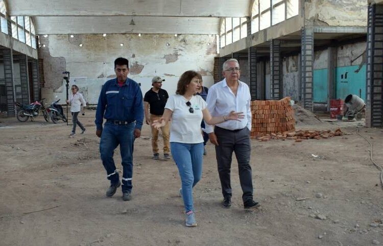 Continúan los trabajos en el Mercado Municipal